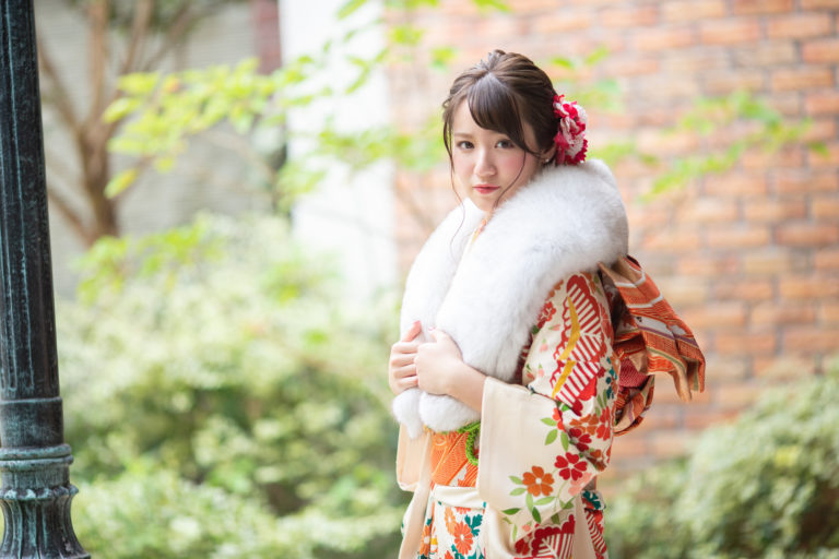 成人式の年齢引き下げに対する若年層の反応アイキャッチ画像