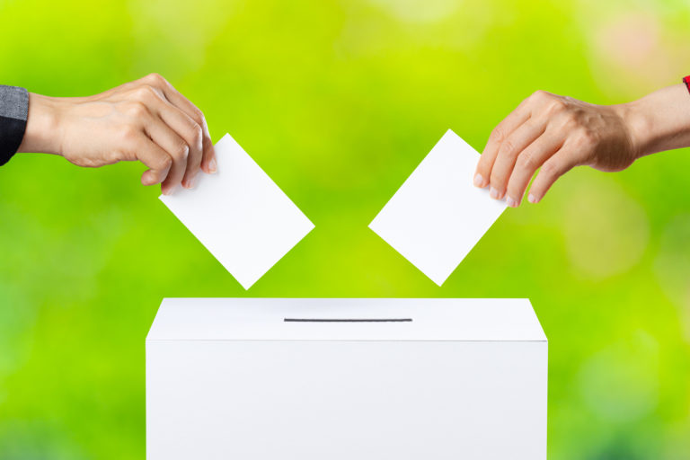 大学生の選挙や政治への関心、投票に行かない理由を徹底解説！のアイキャッチ画像