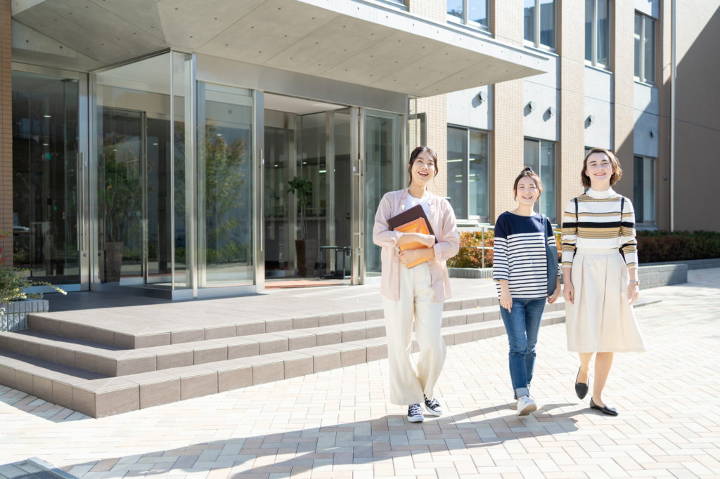 学校前配布(校門前配布)とは?のバナー画像