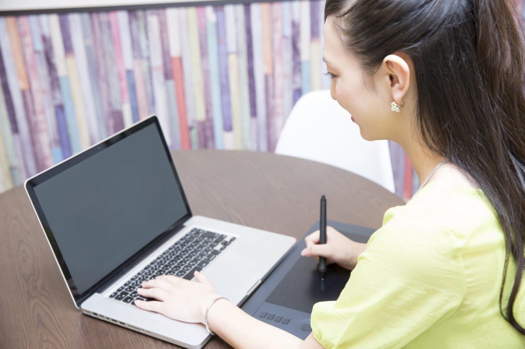 デザイン会社と個人デザイナーを徹底比較